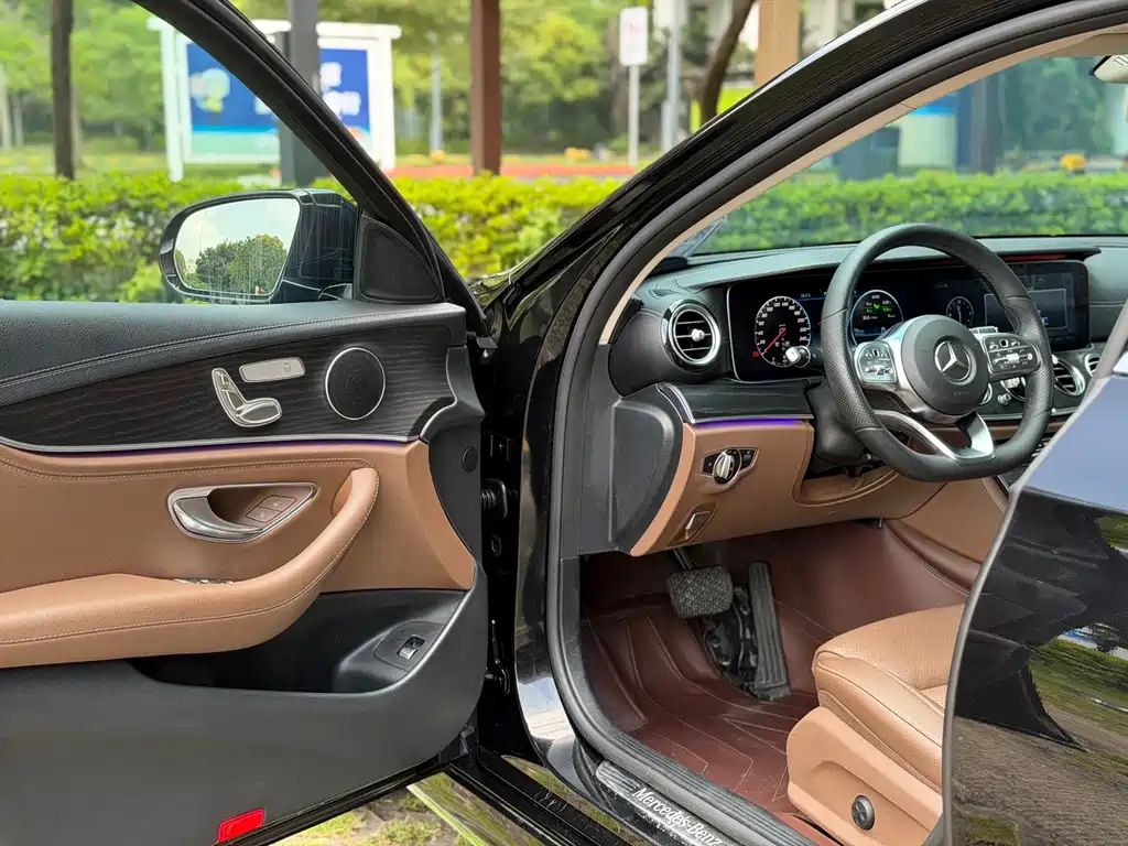 Mercedes-Benz E-Class — миниатюра 7