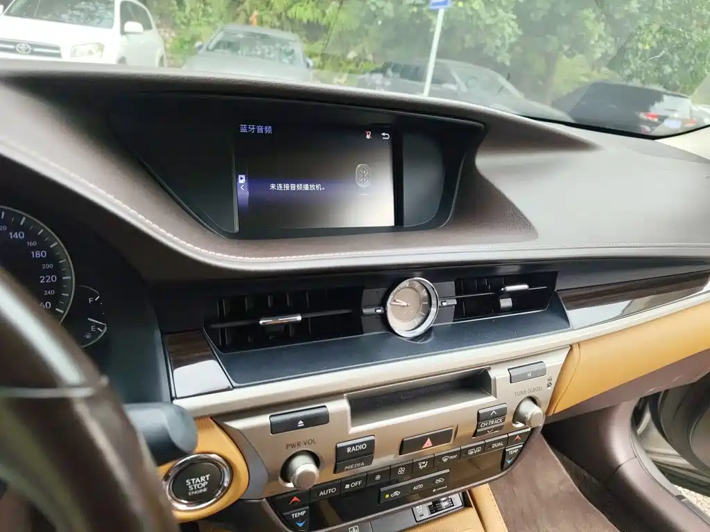 Lexus ES — миниатюра 13