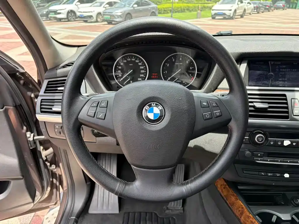 BMW X5 (Import) — миниатюра 8