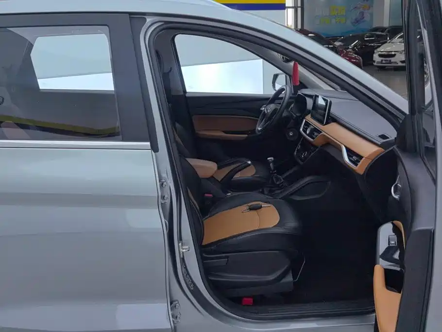 Wuling Hongguang S3 — миниатюра 8