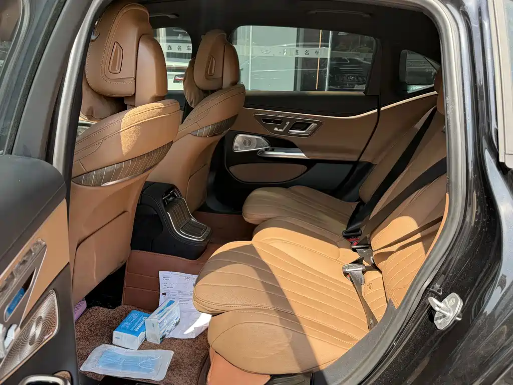 Mercedes-Benz E-Class — миниатюра 9