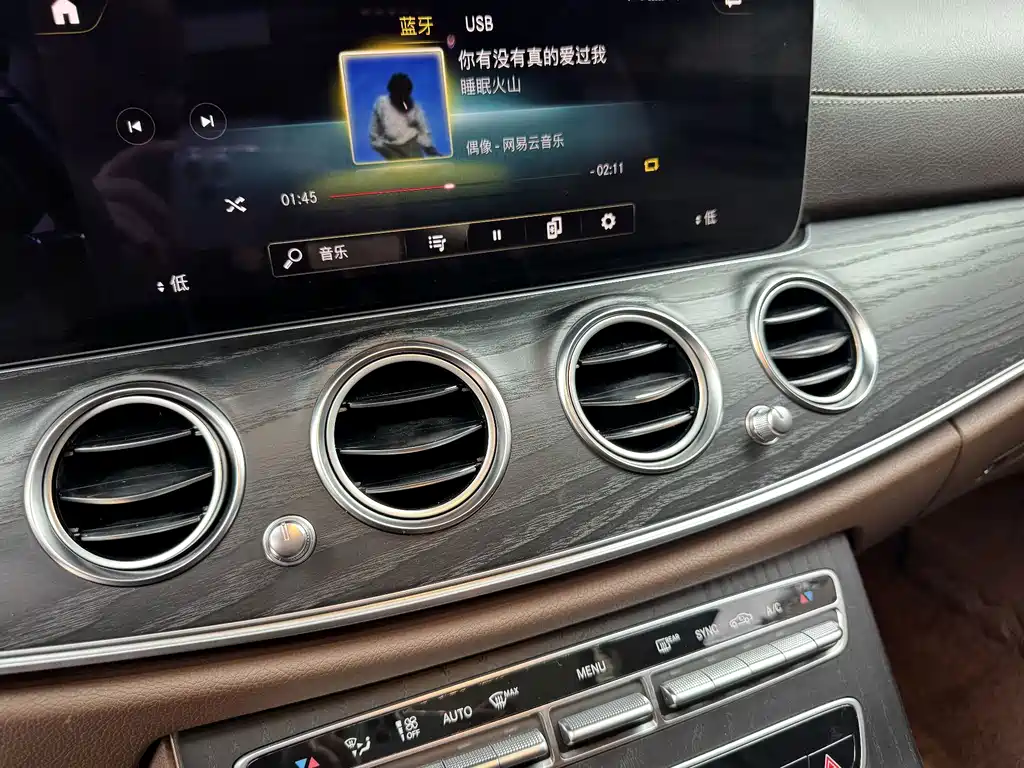 Mercedes-Benz E-Class — миниатюра 10