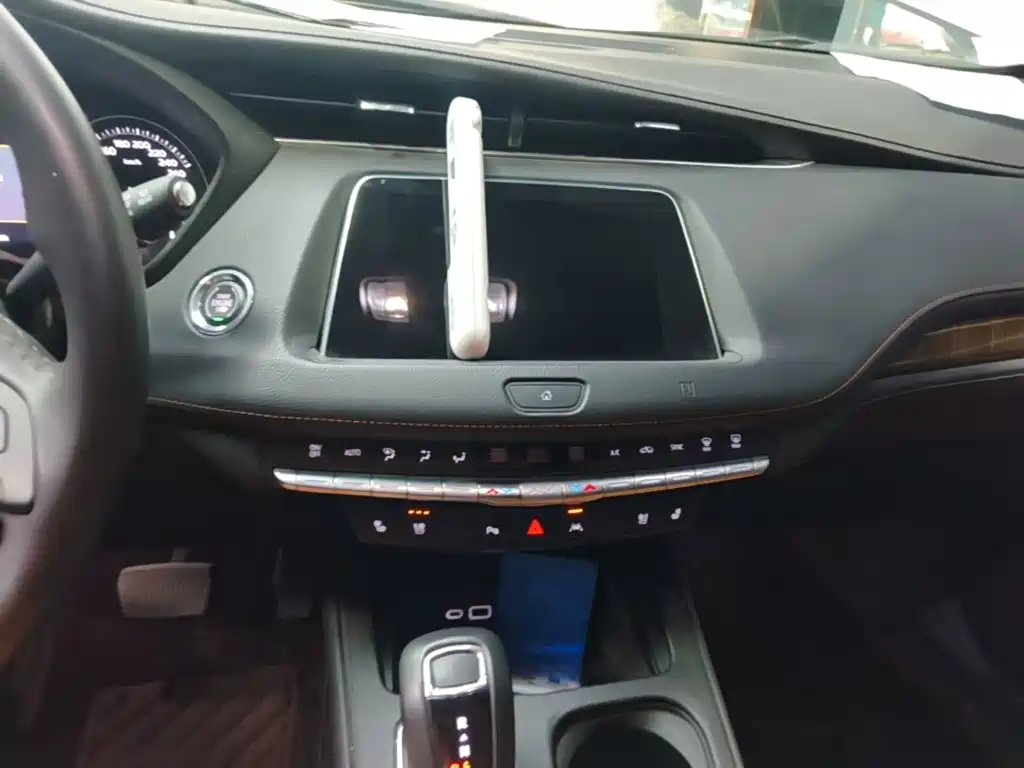 Cadillac XT4 — миниатюра 13