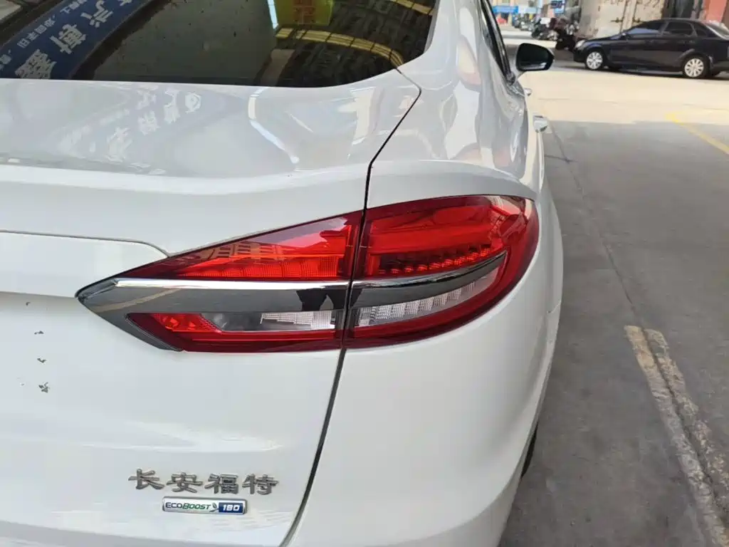 Ford Mondeo — миниатюра 8