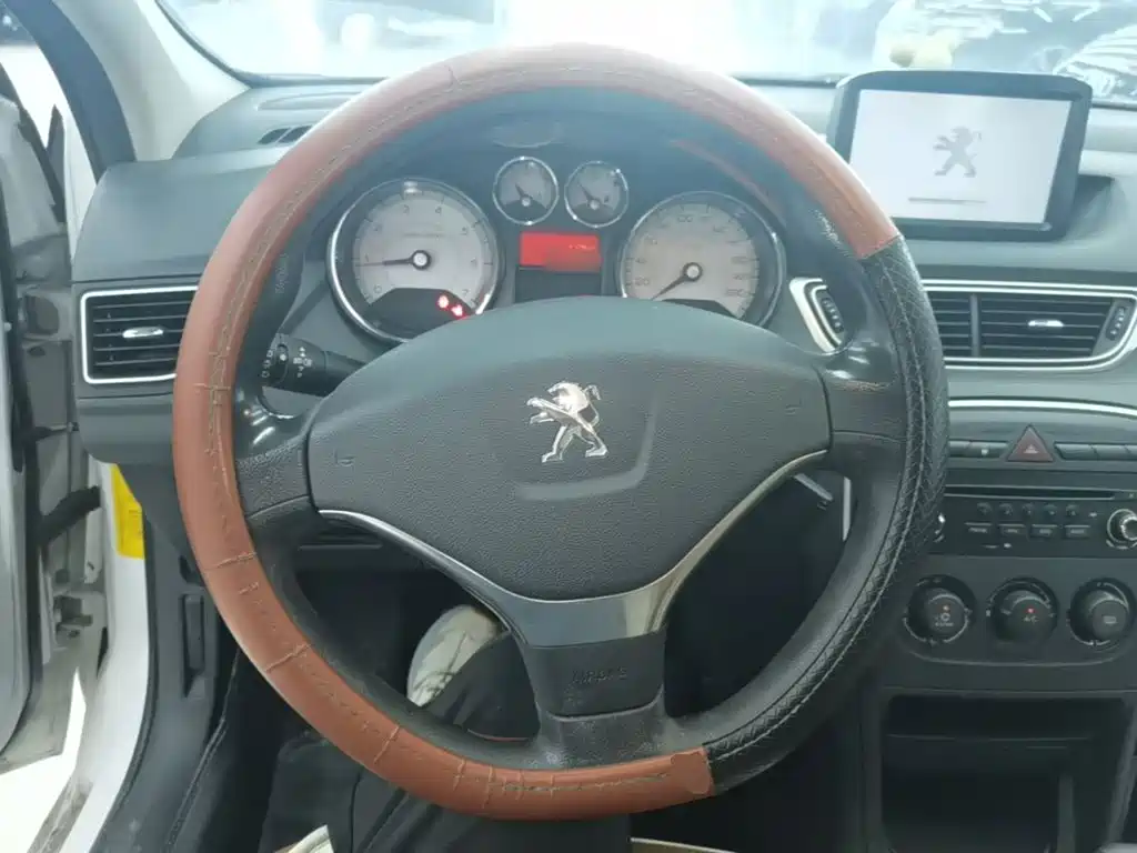 Peugeot 308 — миниатюра 11