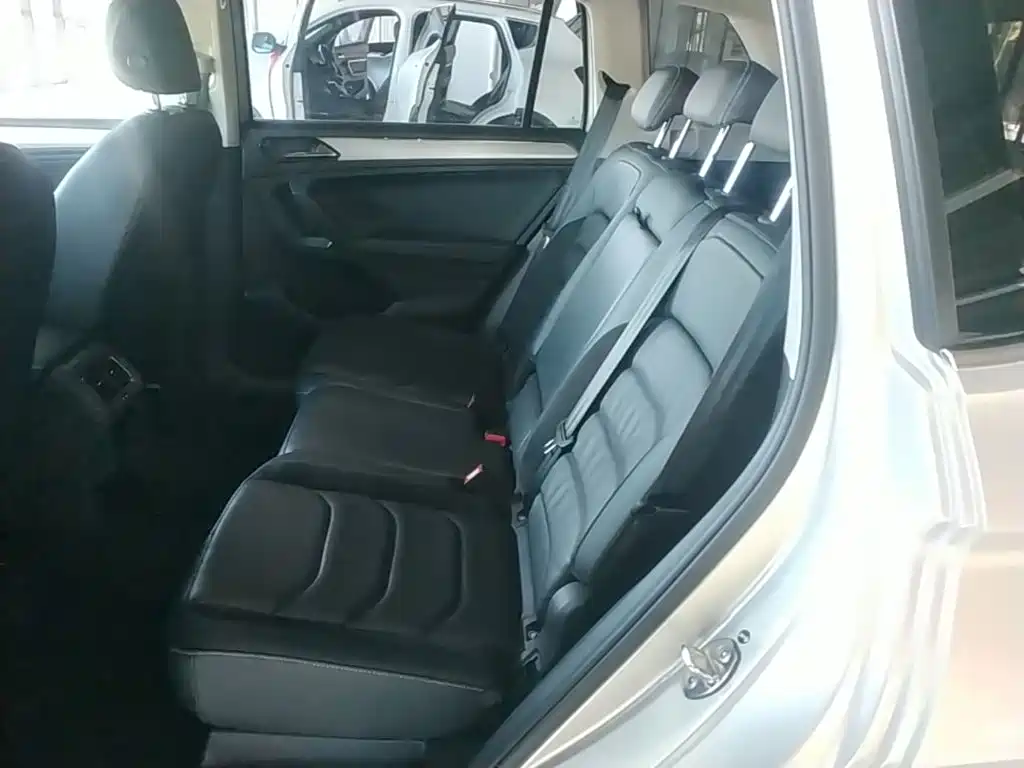 Volkswagen Tiguan L — миниатюра 17