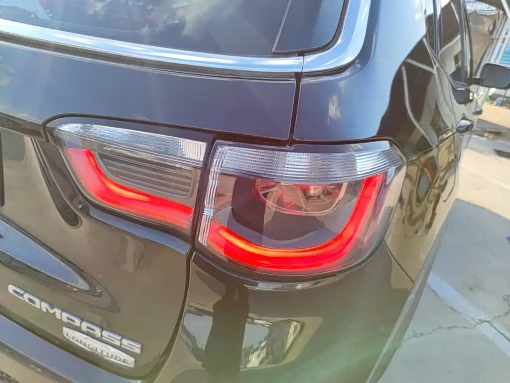 Jeep Compass — миниатюра 8