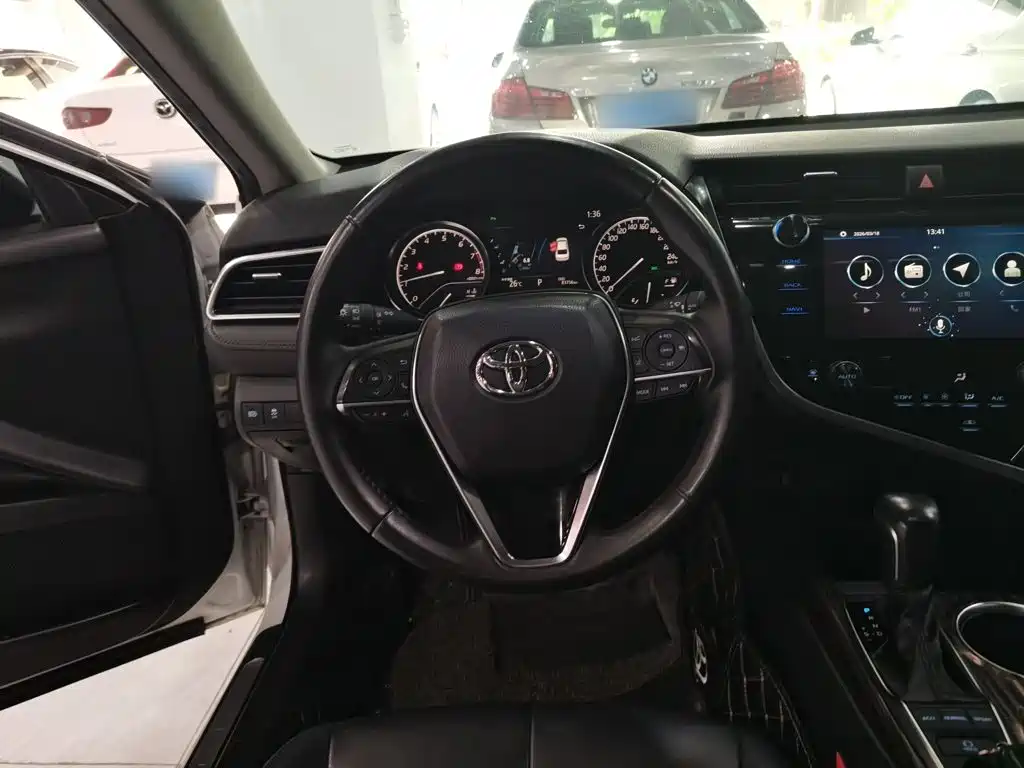 Toyota Camry — миниатюра 7