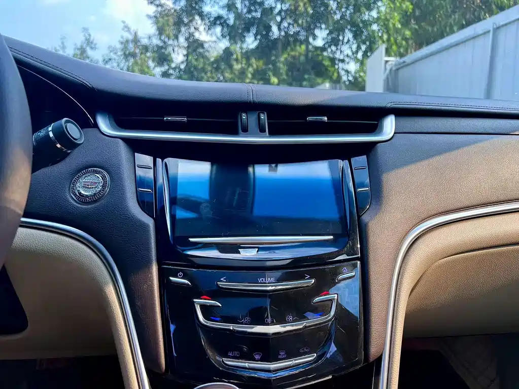 Cadillac XTS — миниатюра 13