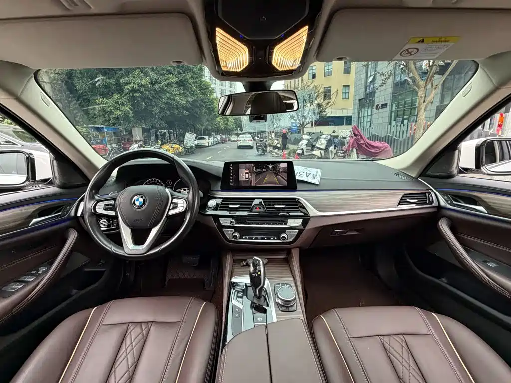 BMW 5 Series — миниатюра 13