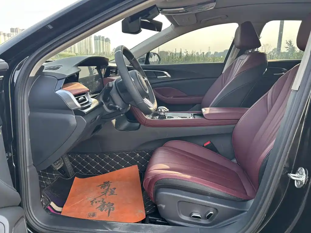 Hongqi H5 2025 2.0T AT