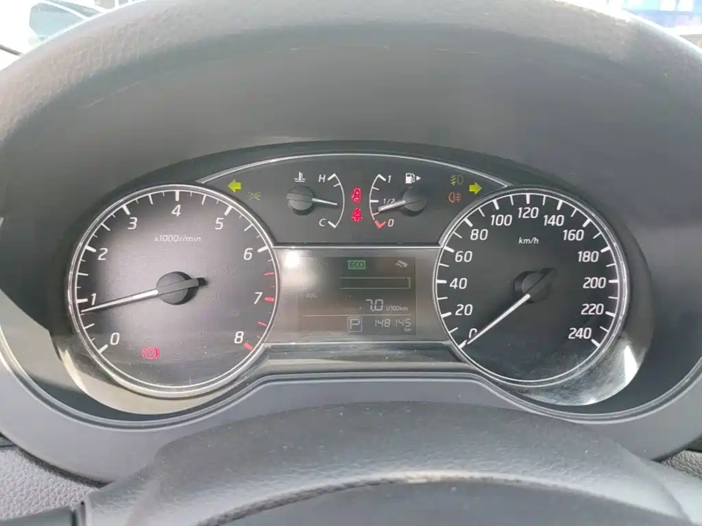 Nissan Tiida — миниатюра 12