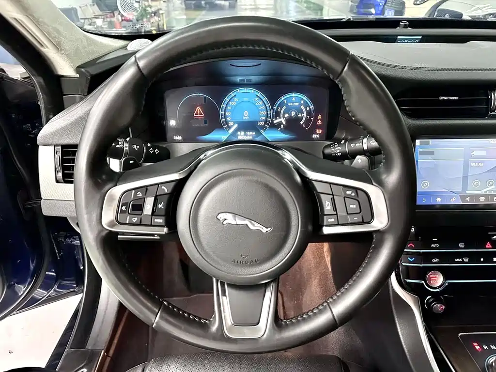Jaguar XFL — миниатюра 3