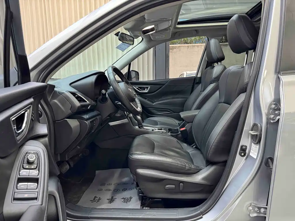 Subaru Forester 2.0i Luxury Edition EyeSight, фото 8