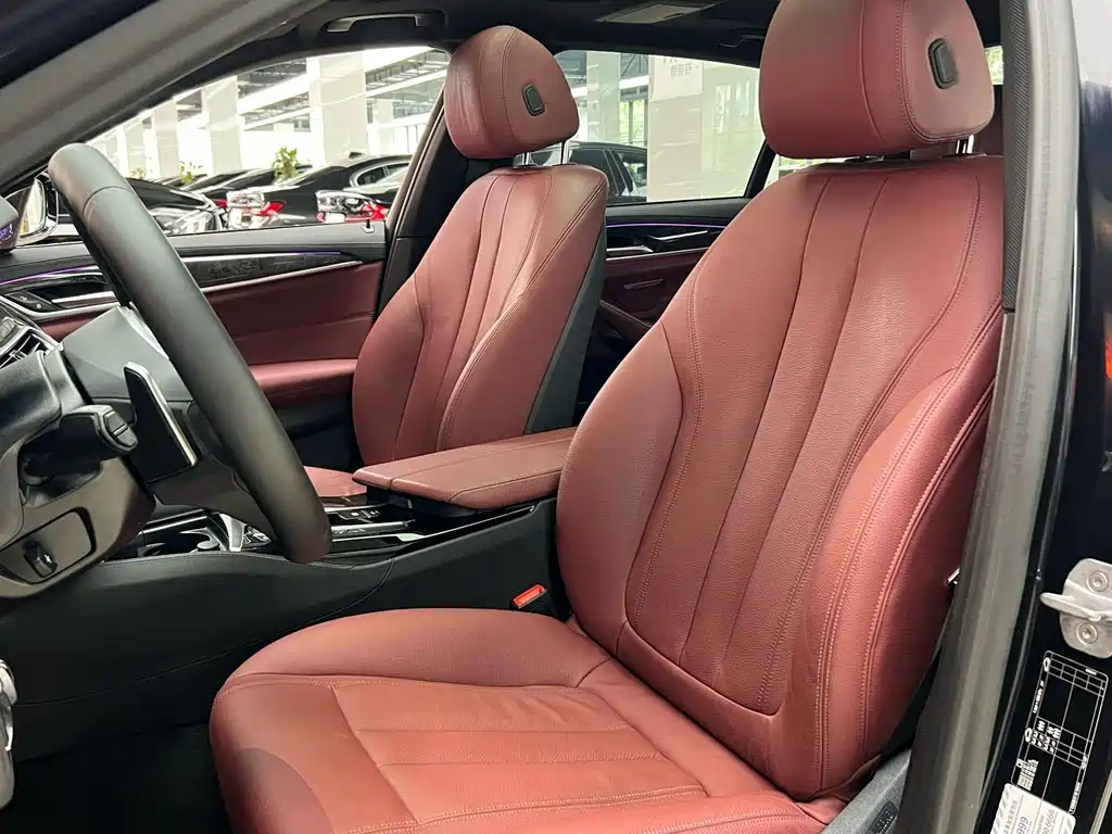 BMW 5 Series — миниатюра 9