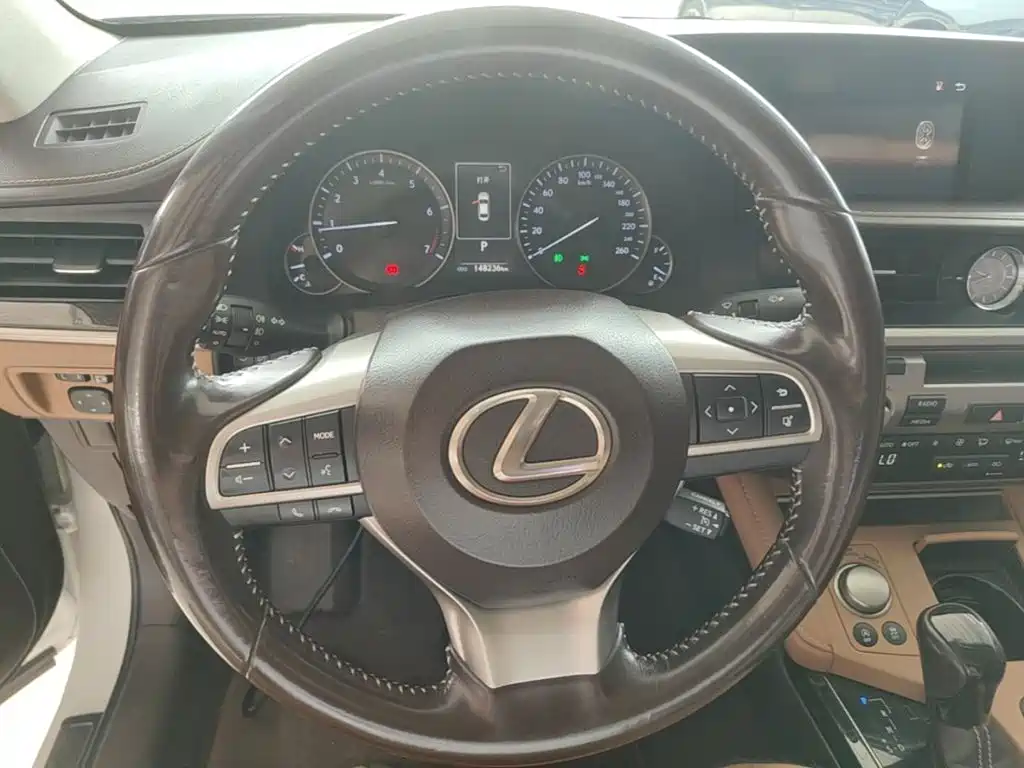 Lexus ES — миниатюра 11