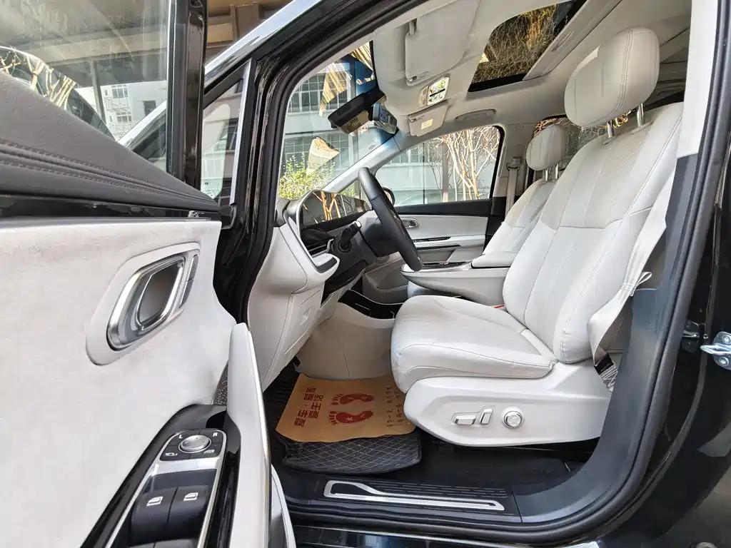 SAIC MAXUS EVERYONE 9