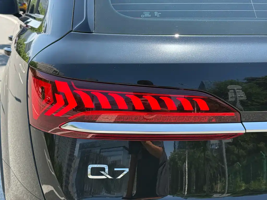 Audi Q7 — миниатюра 9