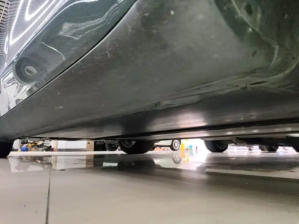 Tesla Model Y — миниатюра 21