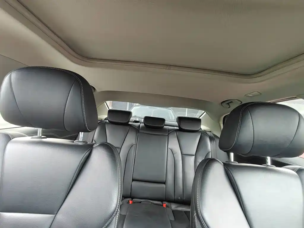 Hongqi Hongqi H5 — миниатюра 13