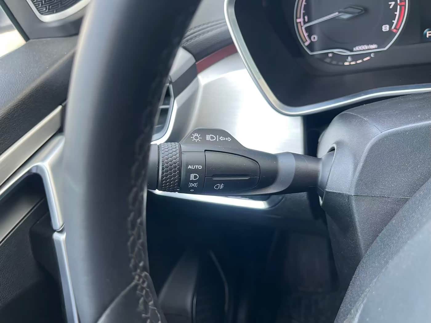 Geely Binyue 1.4 л 2022 г. Белый, пробег 35000 км