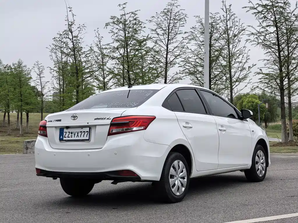 Toyota Yaris L — миниатюра 17