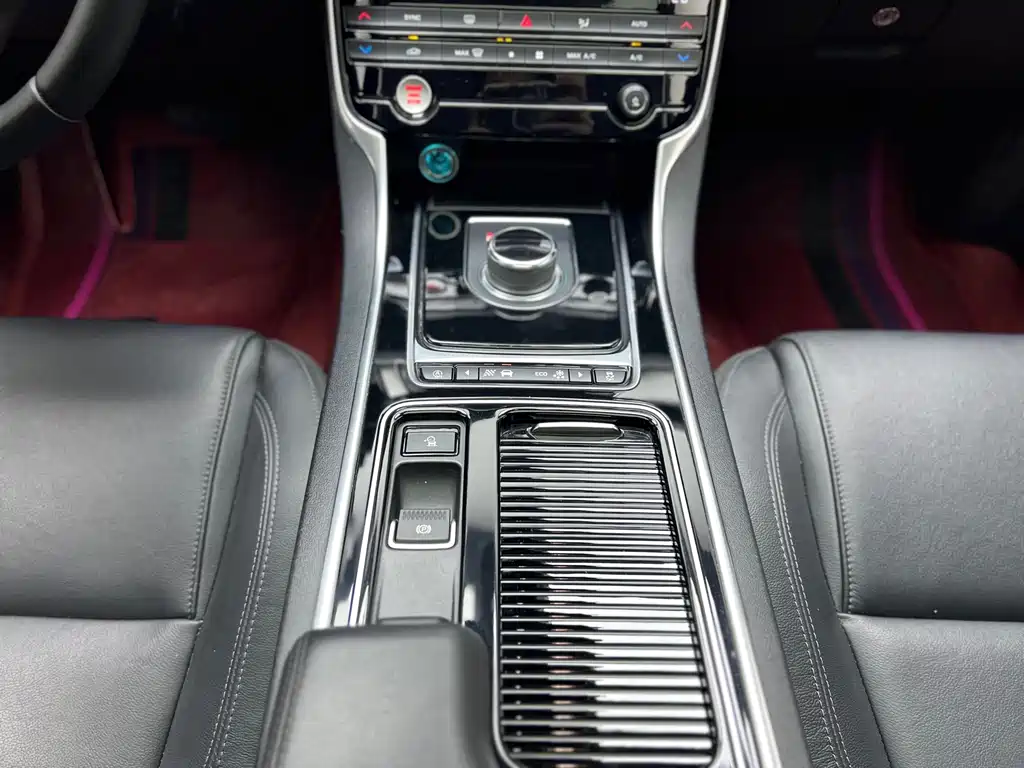 Jaguar XFL — миниатюра 13