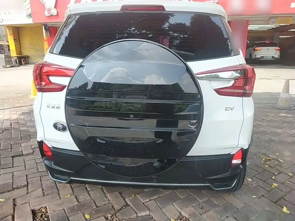 BYD Yuan EV — миниатюра 6
