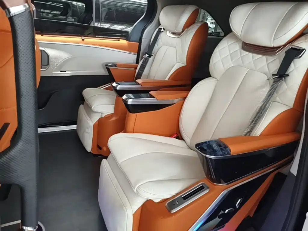 Toyota Sienna — миниатюра 17