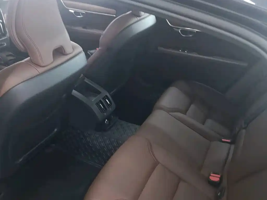 Volvo S90 — миниатюра 5