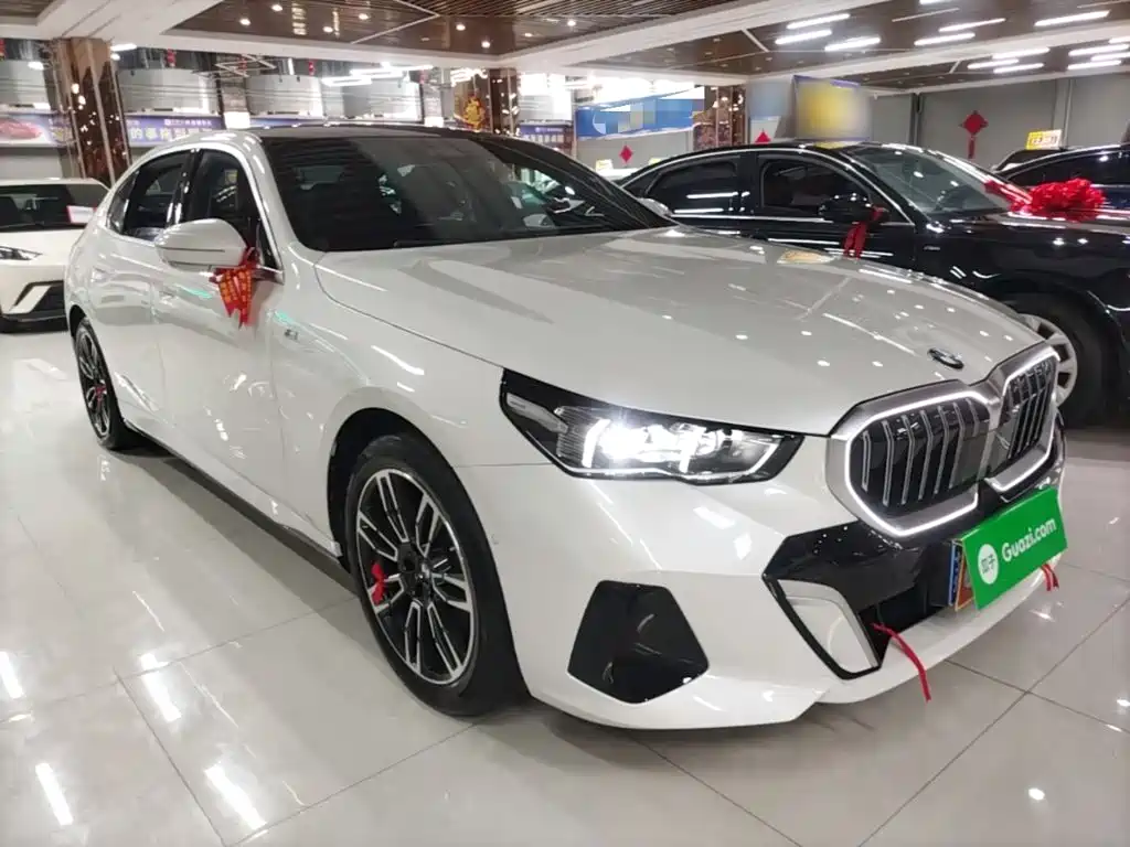 BMW 5 Series — миниатюра 4