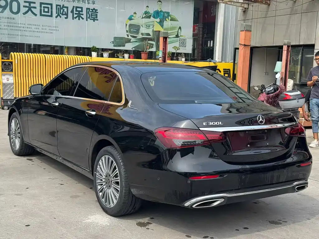 Mercedes-Benz E-Class — миниатюра 7