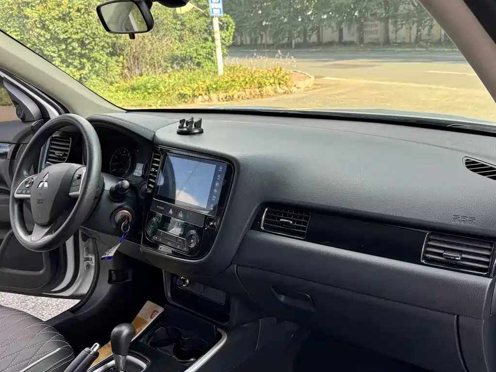 Mitsubishi Outlander — миниатюра 14