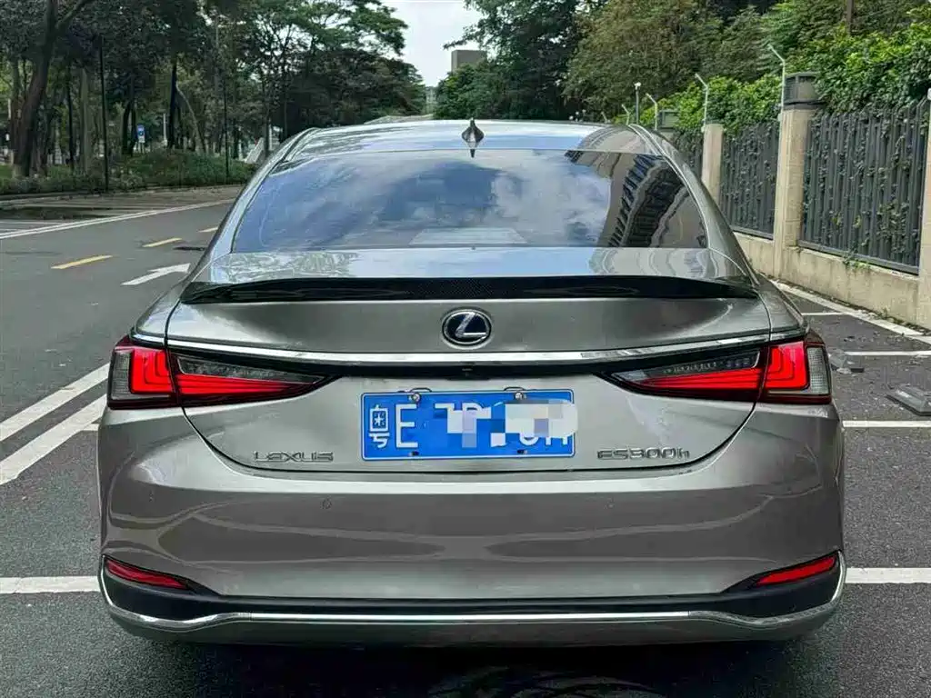 Lexus ES 2020 300h V