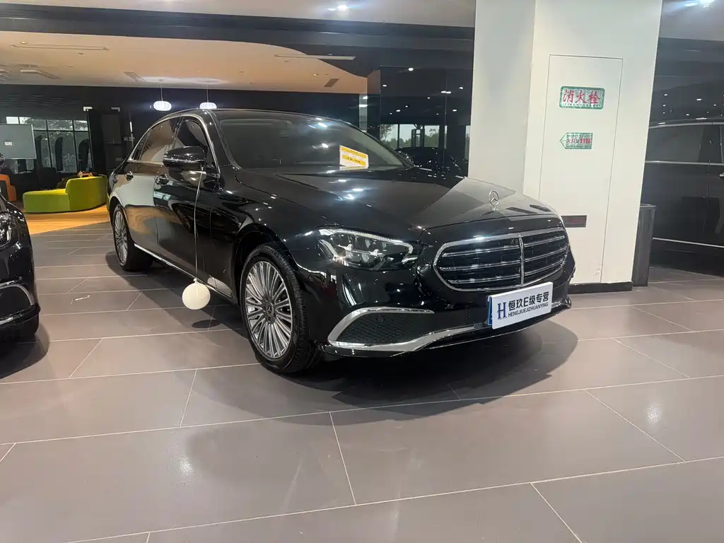 Mercedes-Benz E-Class — миниатюра 2