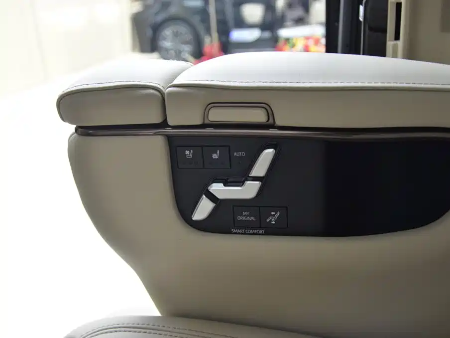 Toyota Vellfire — миниатюра 12