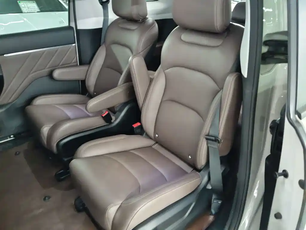 Wuling Xingguang 730 New Energy — миниатюра 13