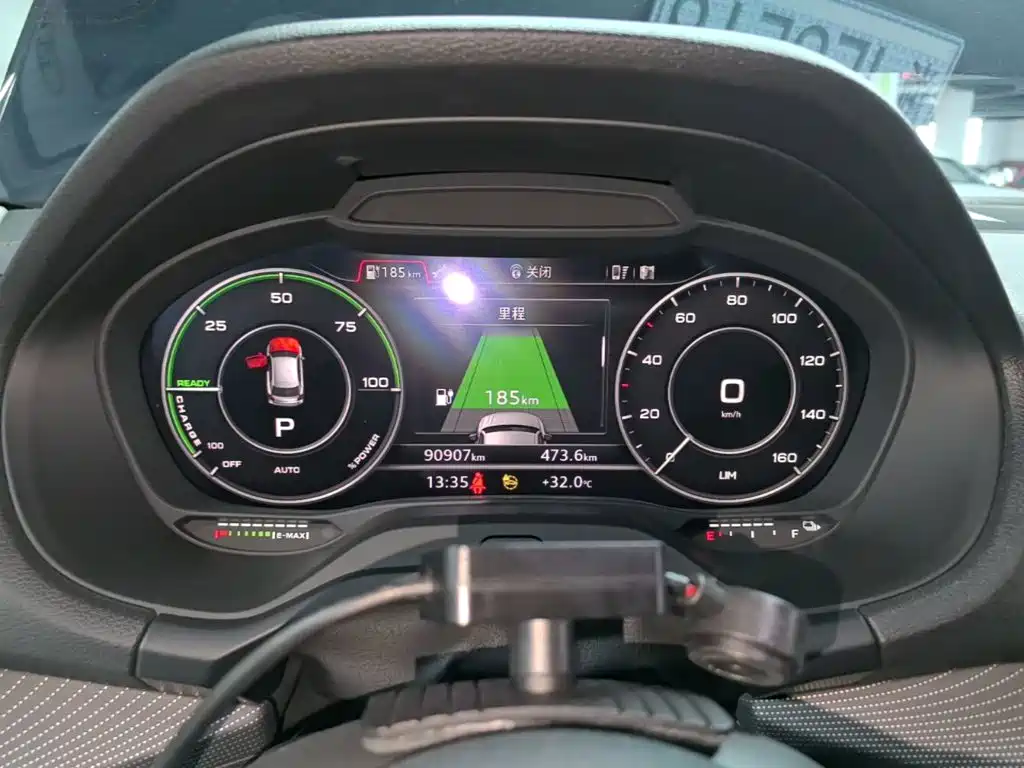 Audi Q2L e-tron — миниатюра 12