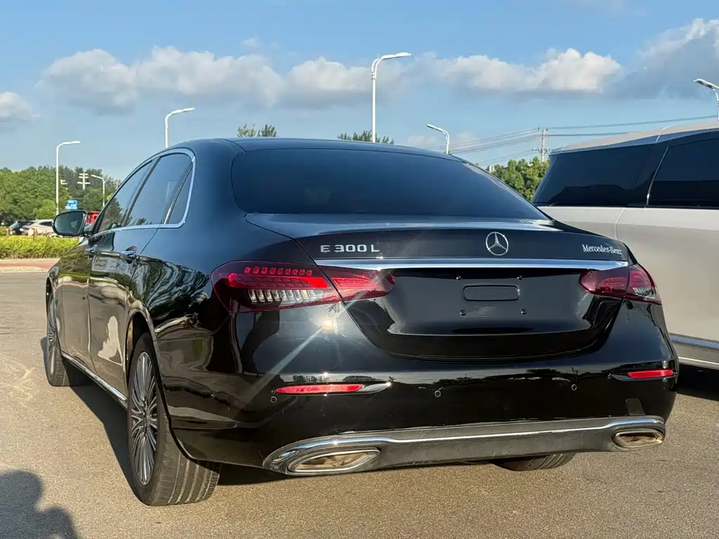 Mercedes-Benz E-Class — миниатюра 9