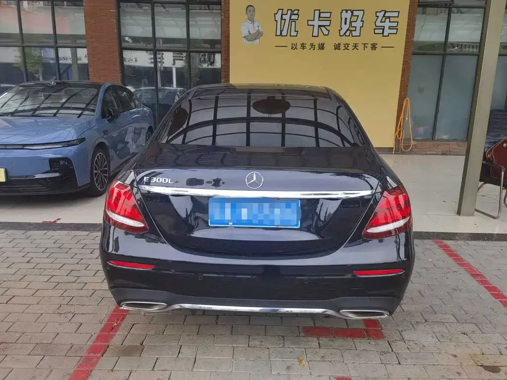 Mercedes-Benz E-Class — миниатюра 9