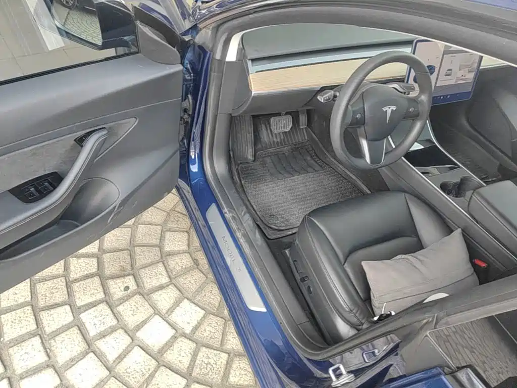 Tesla Model 3 — миниатюра 16