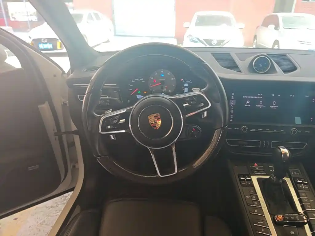 Porsche Macan — миниатюра 11