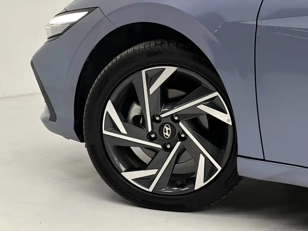 Hyundai Elantra — миниатюра 11