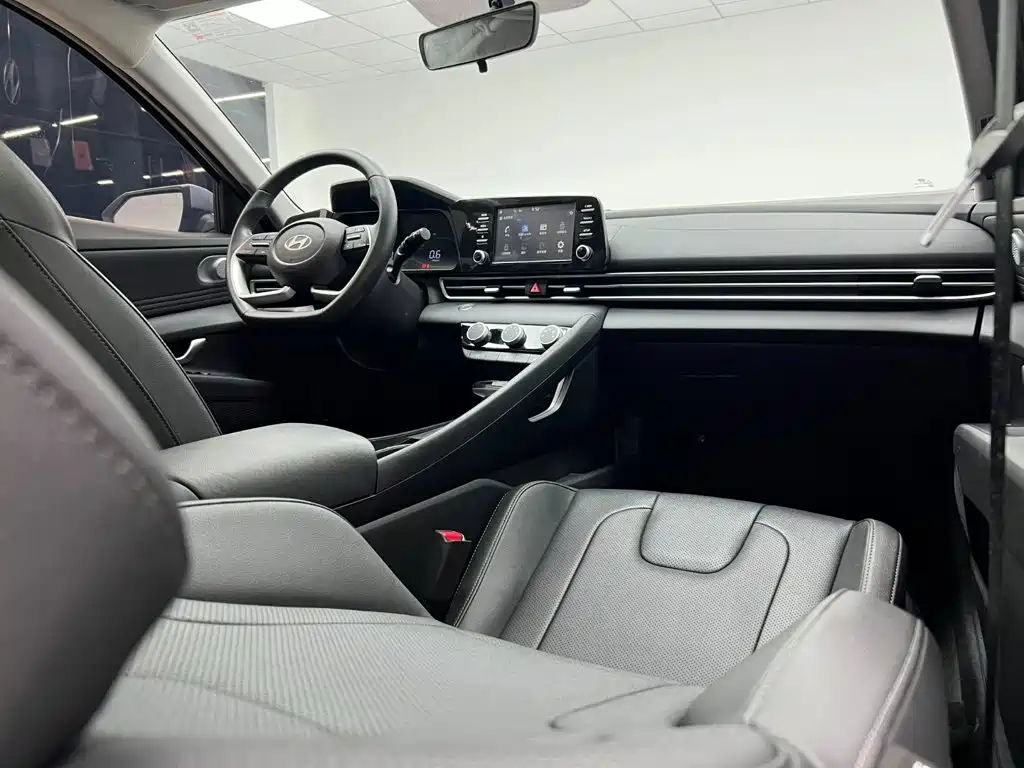 Hyundai Elantra — миниатюра 18