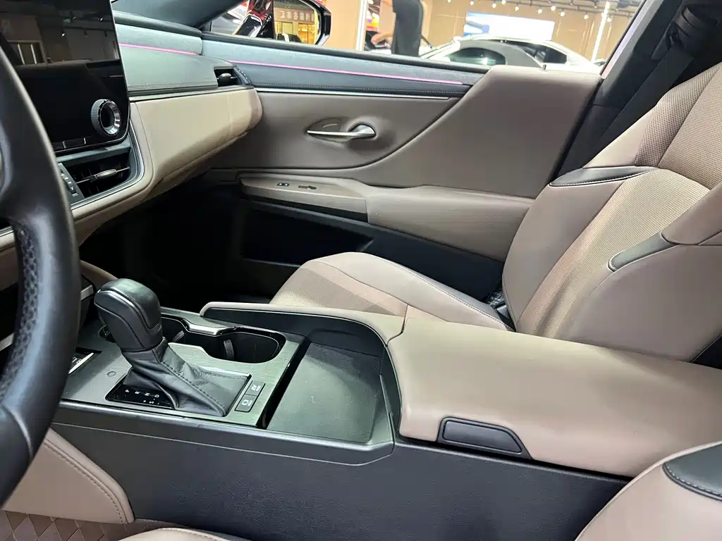 Lexus ES — миниатюра 6