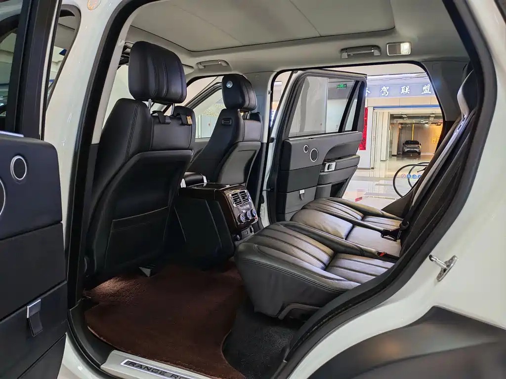 Land Rover Range Rover — миниатюра 6