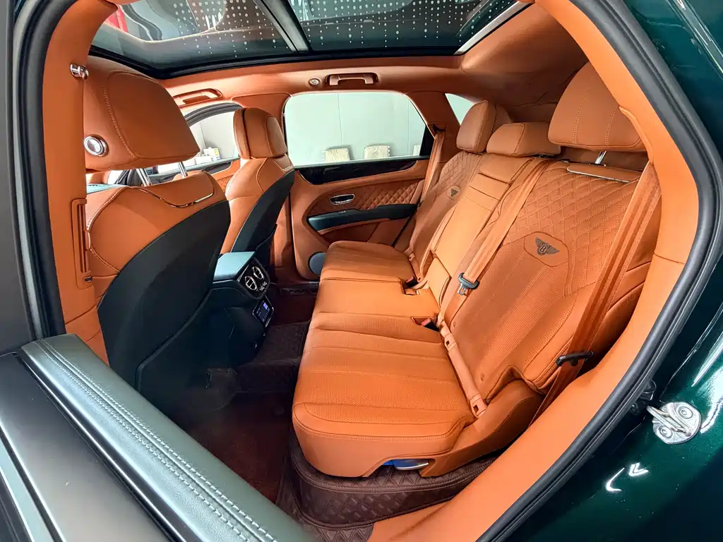 Bentley Bentayga PHEV — миниатюра 9
