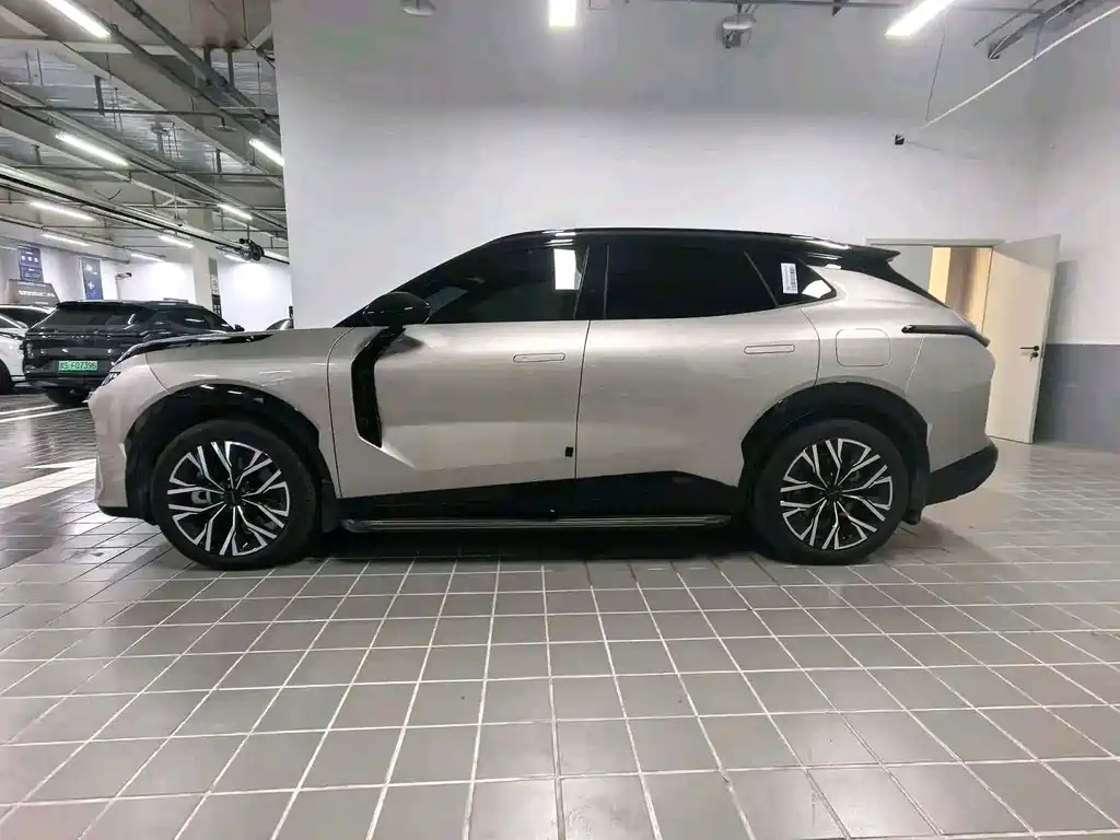 Lynk & Co 08 EM-P — миниатюра 3
