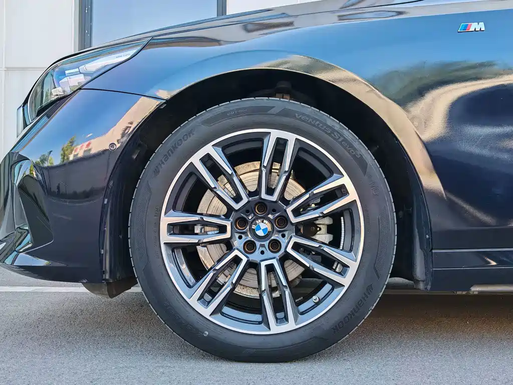 BMW 5 Series — миниатюра 6