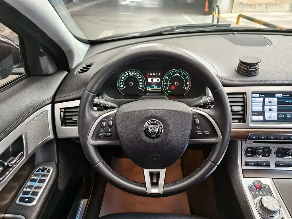 Jaguar XF — миниатюра 17